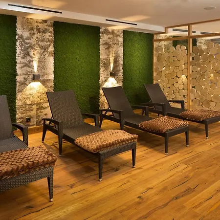 Viktoria Family Wellness Retreat With Village Square Views *